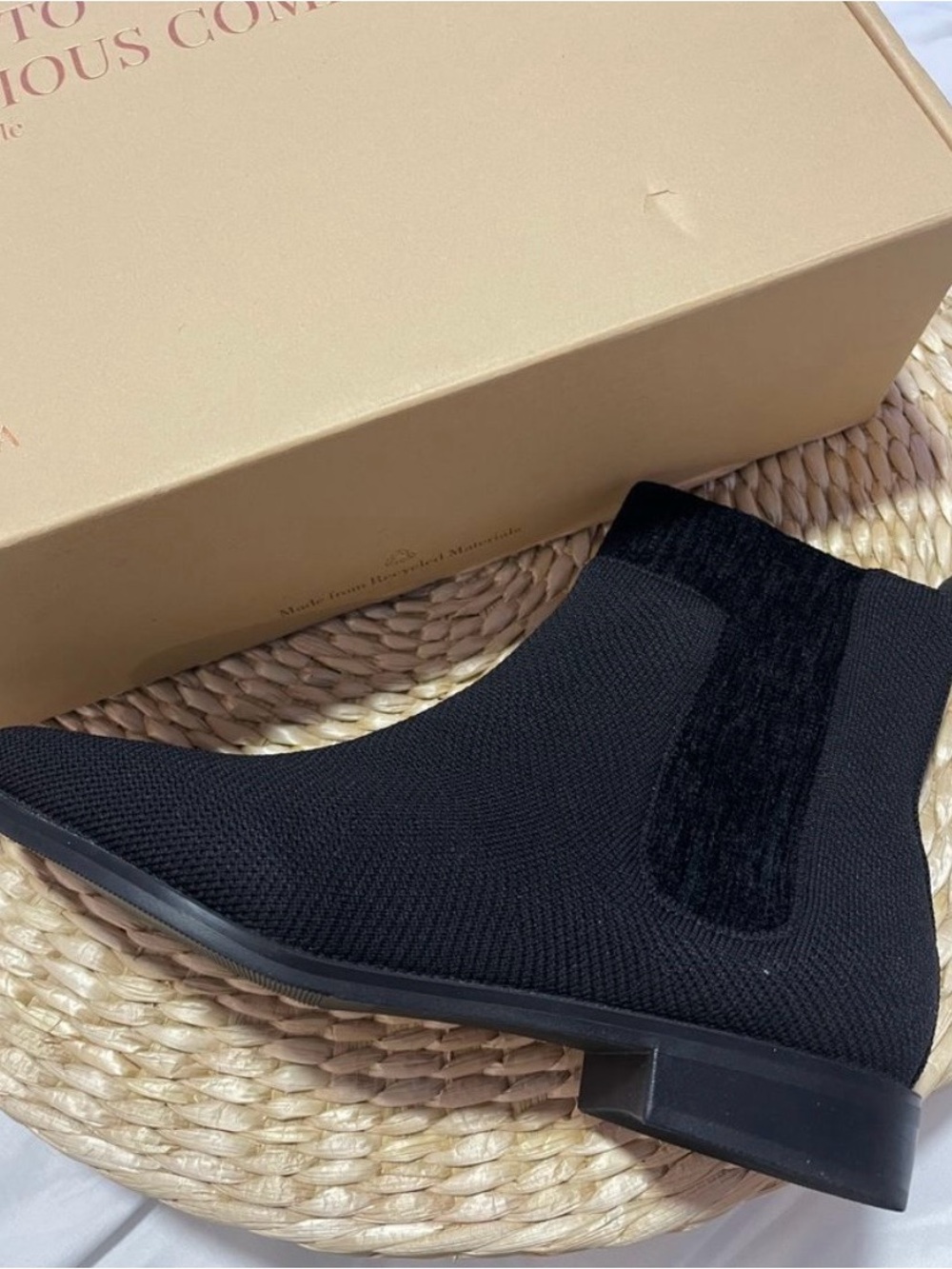 Vivaia Chelsea Boot - Sleek Slip-On Style